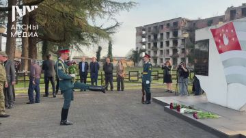 В селе Нижняя Эшера проходит траурная акция посвященная памяти погибших бойцов в ходе Мартавской наступательной операции