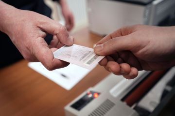 Первые водительские удостоверения российского образца выдали в Абхазии