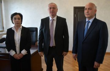 Президент Абхазии Бадра Гунба представил коллективу Министерства культуры нового руководителя Даура Кове