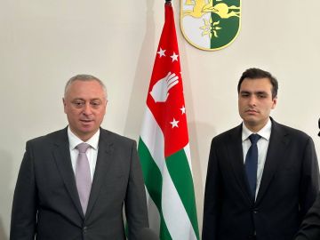 Президент Бадра Гунба представил коллективу министерства энергетики нового главу Батала Мушба