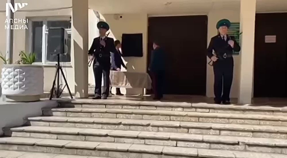 Мемориальную доску Герою Советского Союза Николаю Литвиненко открыли в Цандрыпше