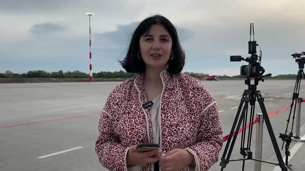 Наш корреспондент уже ожидает на перроне аэропорта прибытия первого за 30 лет пассажирского самолета, вылетевшего из Москвы в Сухум