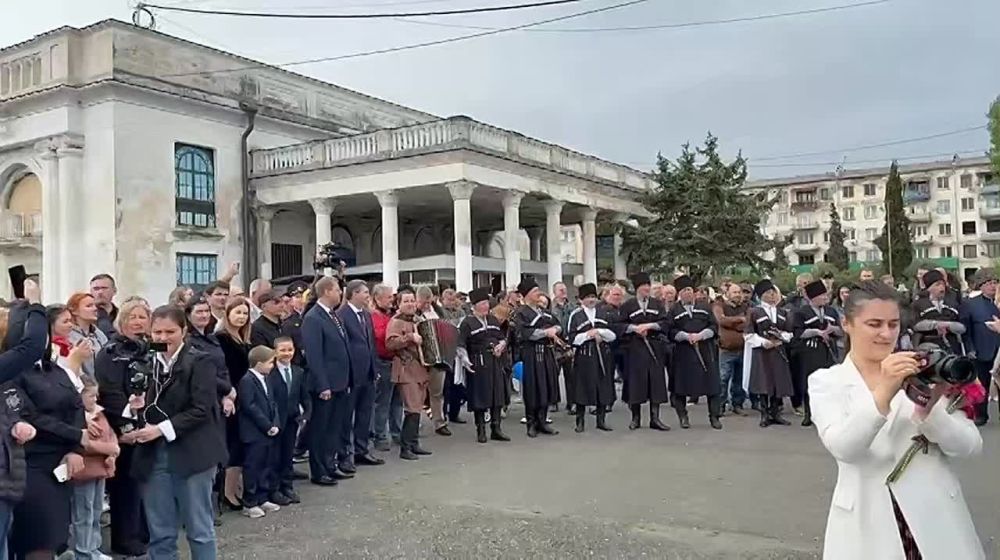 «Диоскурия» приехала! Абхазия встречала поезд песнями, плясками и слезами радости