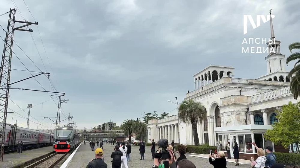 В Республику Абхазия на регулярной основе начал курсировать электропоезд "Диоскурия"