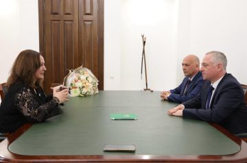 Бадра Гунба провел встречу с заслуженной артисткой России и народной артисткой Абхазии Алисой Гицба