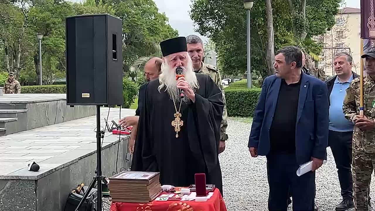 День добровольца Донбасса отметили у памятника Неизвестному солдату в Сухуме