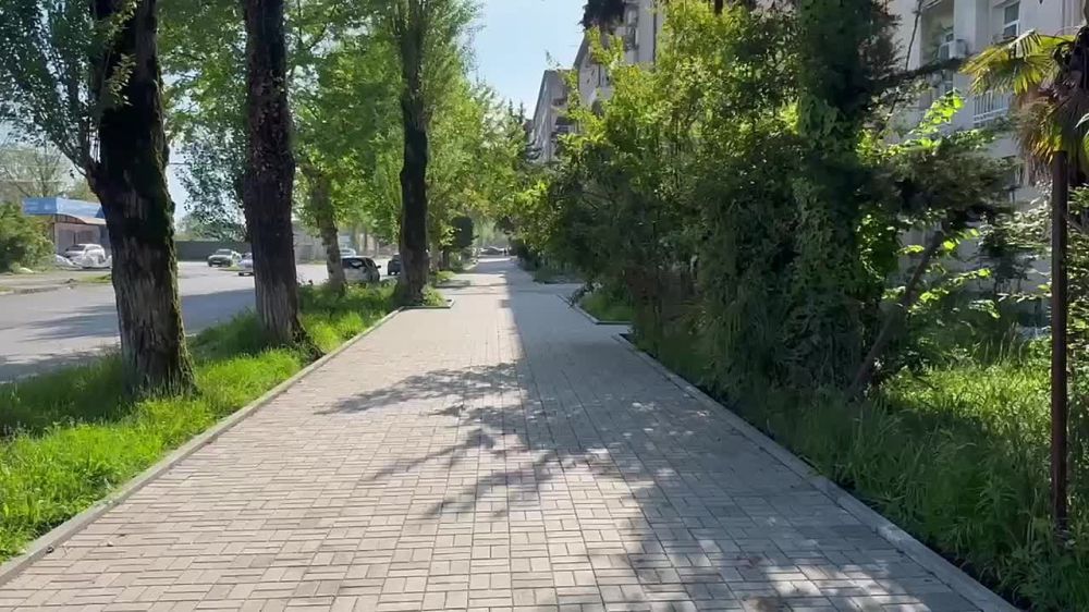 Завершено благоустройство одной из главных улиц Сухума — проспекта Аиааира