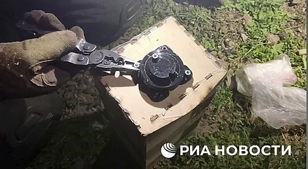 Задержаны трое украинцев, планировавших взорвать бомбу во время памятного митинга около памятника "Танк Т-34" в Каховке в Херсонской области