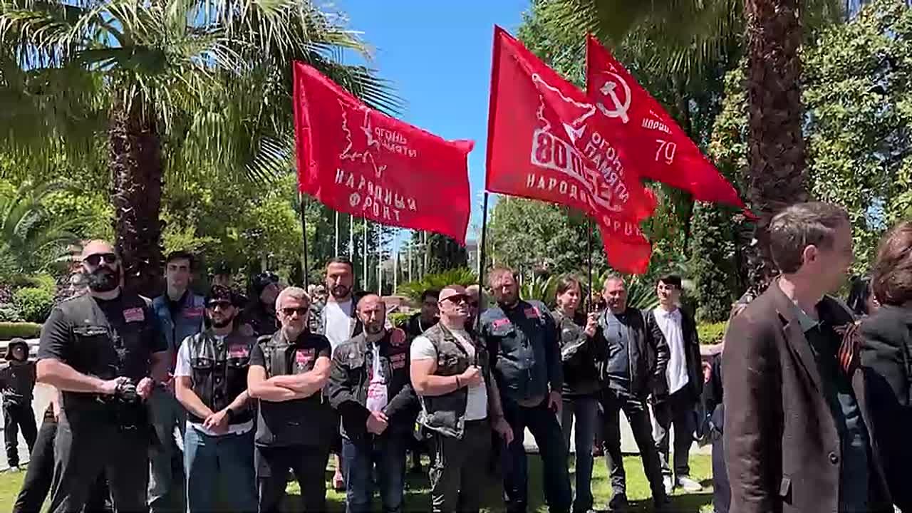 Акция "Огонь памяти" олицетворяет нерушимую связь между народами Абхазии и России, память о погибших в Великой Отечественной войне бойцах, отметил российский посол Михаил Шургалин