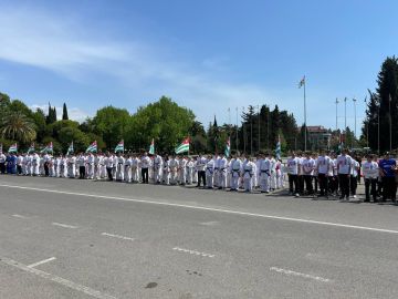 На площади Свободы в Сухуме состоялся фестиваль спорта, посвященный 80-летию Великой Победы