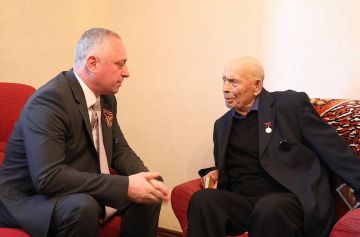 Бадра Гунба навестил ветерана ВОВ Алексея Ласурия