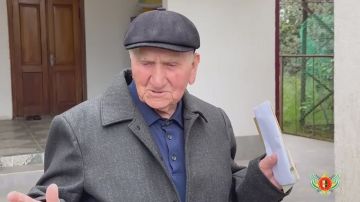В преддверии праздника 9 мая вице-премьер, министр внутренних дел Роберт Киут поздравил с 80-летием Победы в Великой Отечественной войне ветерана Илью Фомича Христианова