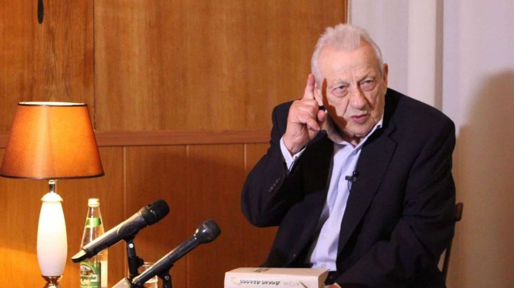 Классик абхазской литературы, автор культового романа-рапсодии "Асду" Алексей Гогуа ушел из жизни 8 мая