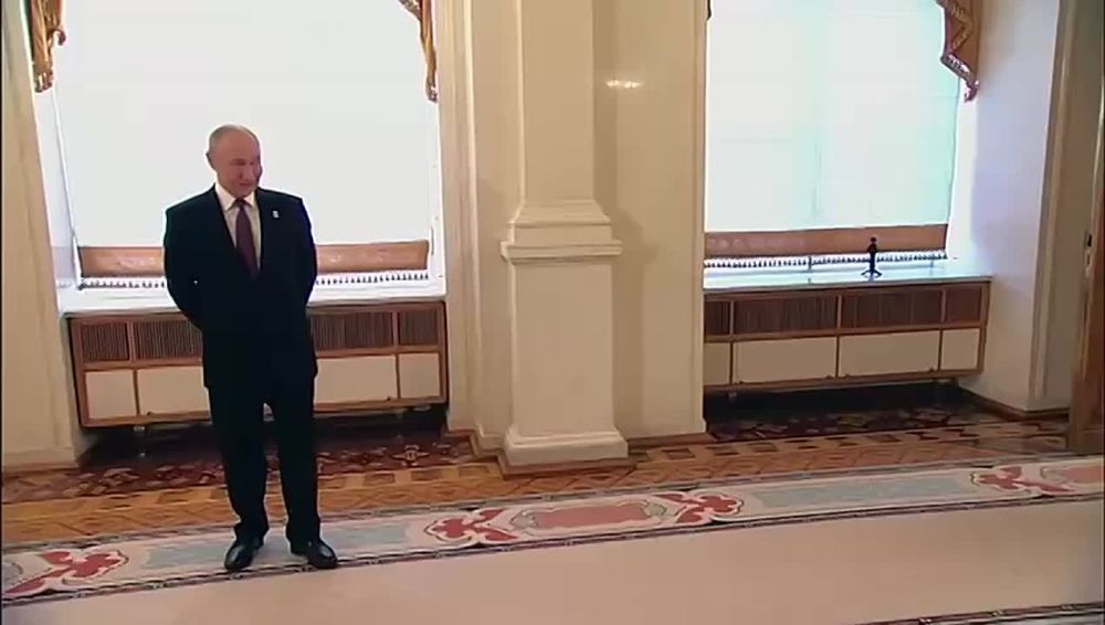 Кадры встречи Президента России Владимира Путина и Президента Абхазии Бадры Гунба и его супруги
