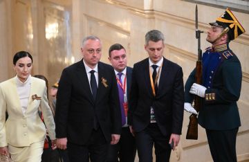 Бадра Гунба прибыл в Кремлевский дворец для участия в официальном приёме Владимира Путина в честь 80-летия Победы