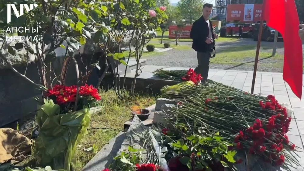 В Сухуме прошла акция «Огонь Памяти», посвященная 80-летию Победы в Великой Отечественной войне 1941-1945 гг