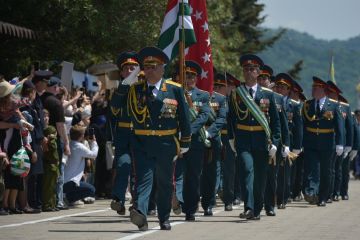 Парад Победы прошел на набережной Диоскуров