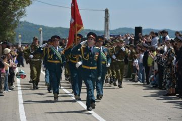 Со слезами на глазах: парад Победы в Сухуме
