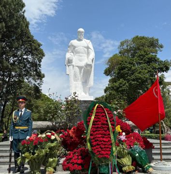 Вице-президент Беслан Бигвава и Руководитель Администрации Президента Беслан Эшба приняли участие в мероприятиях в честь 80-летия Великой Победы