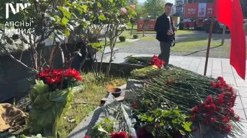 В Сухуме прошла акция «Огонь Памяти», посвященная 80-летию Победы в Великой Отечественной войне 1941-1945 гг