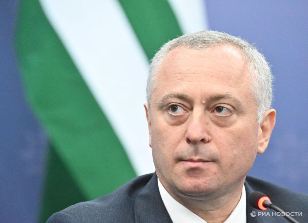 Гунба хочет пригласить Путина в Абхазию