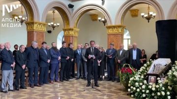 Президент Бадра Гунба выразил соболезнования родным и близким по случаю смерти Народного писателя Абхазии Алексея Гогуа