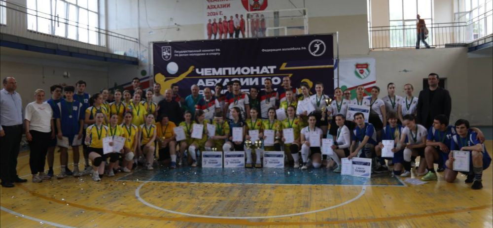 В Сухуме состоялось торжественное закрытие национальных волейбольных чемпионатов Абхазии среди мужских и женских команд, сообщает Госкомспорт