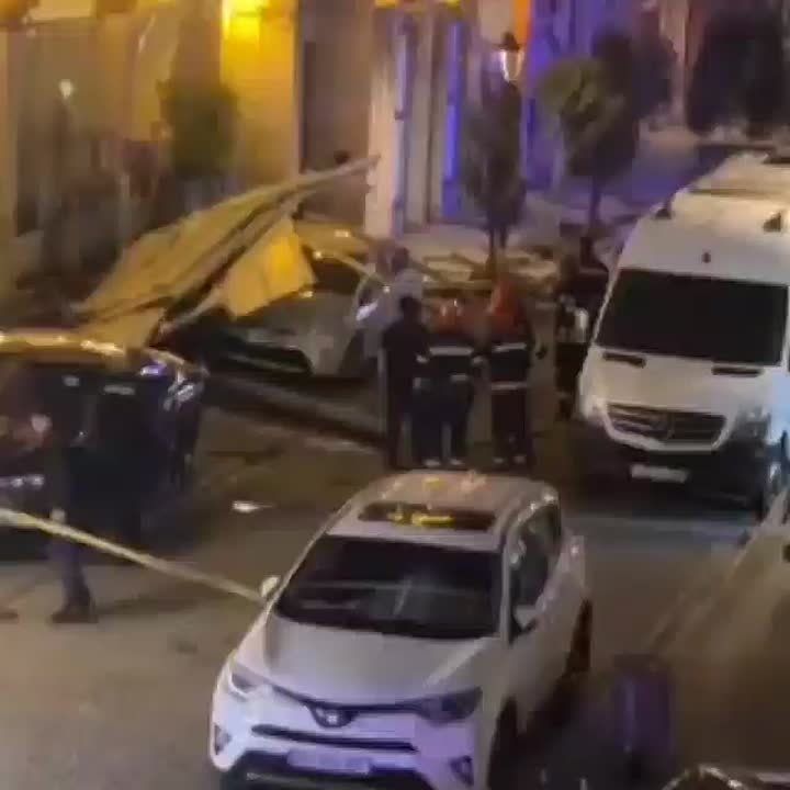 Ураганный ветер повредил линии электропередач в Батуми