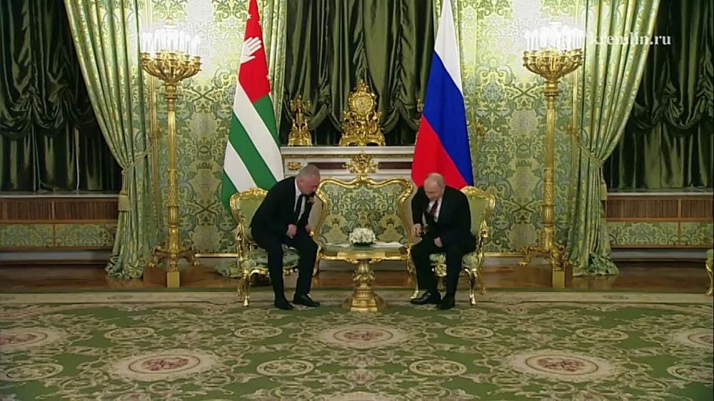 Беседа Владимира Путина с Президентом Абхазии Бадрой Гунбой