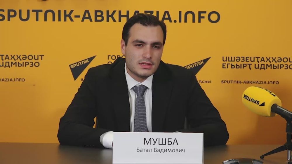 Электроснабжение в Очамчырском районе, за исключением сел Баслаху и Акуаскьа, возобновлено, сообщил в ходе брифинга в Sputnik министр энергетики Батал Мушба