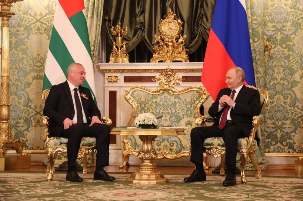 Вопросы сотрудничества обсудили Владимир Путин и Бадра Гунба