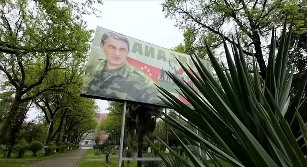 Первый канал в ночь на четверг (00:00) покажет документальный фильм о первом президенте Абхазии Владиславе Ардзинба «Жизнь — это Родина!»