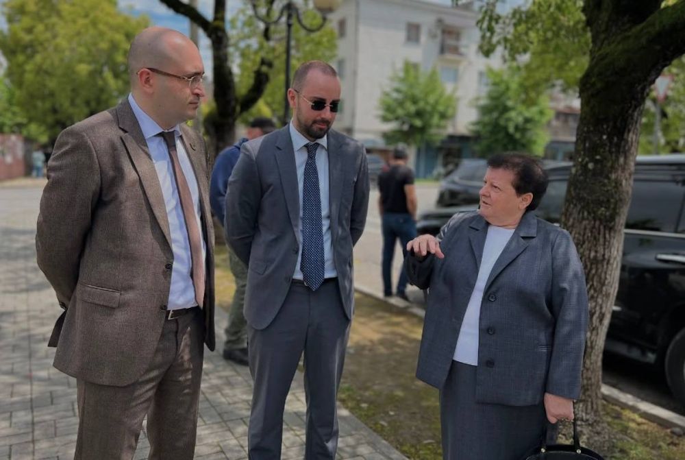 Аллею памяти первого президента Абхазии Владислава Ардзинба высадили в Сухуме