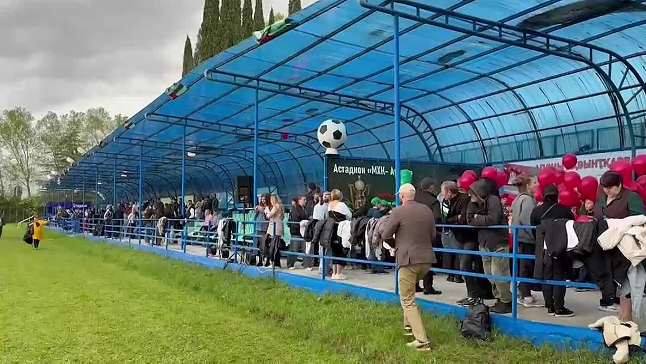 Официальное открытие XV Международного турнира по футболу среди ветеранов на Кубок памяти Первого президента Абхазии Владислава Ардзинба прошло в селе Алахадзы