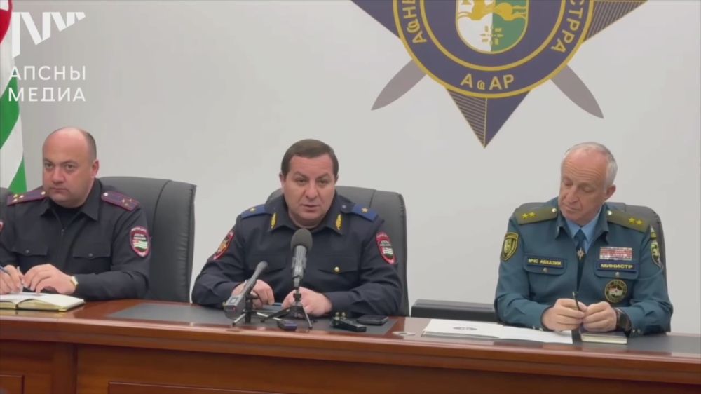 В МВД республики проходит совещание по вопросам начала курортного сезона с участием районных подразделений милиции и МЧС