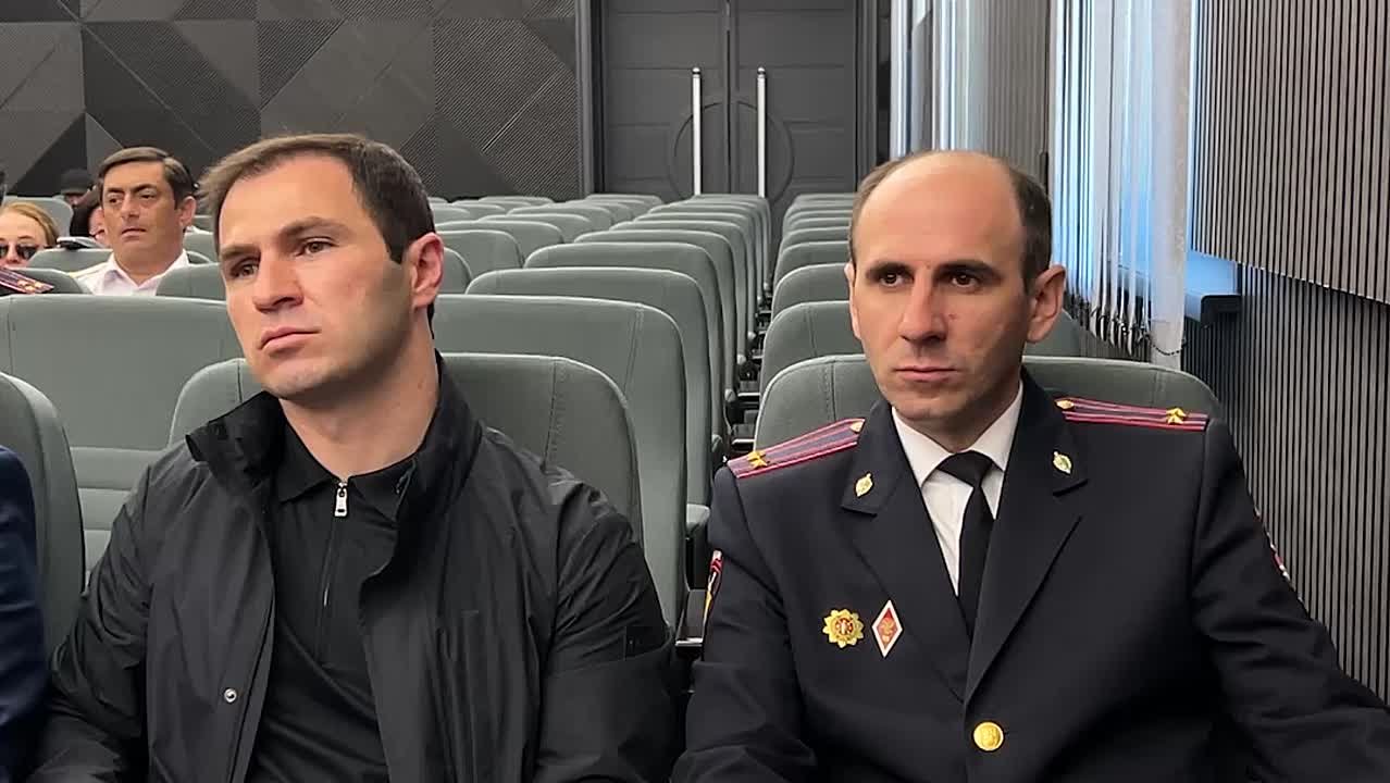 МВД совместно с МЧС, Службой госбезопасности, Погрануправлением Абхазии и Погрануправлением ФСБ в республике будут проводить комплексные рейды на воде и суше, заявил вице-премьер, министр внутренних дел Роберт Киут