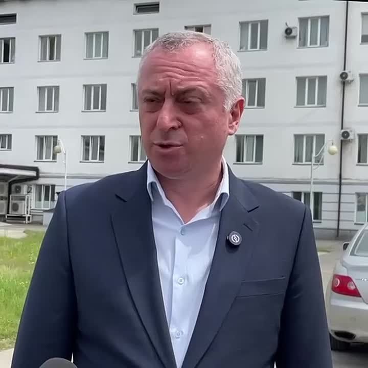 Работы по ликвидации последствий ураганного ветра завершатся в течение полутора недель, заявил президент Абхазии Бадра Гунба