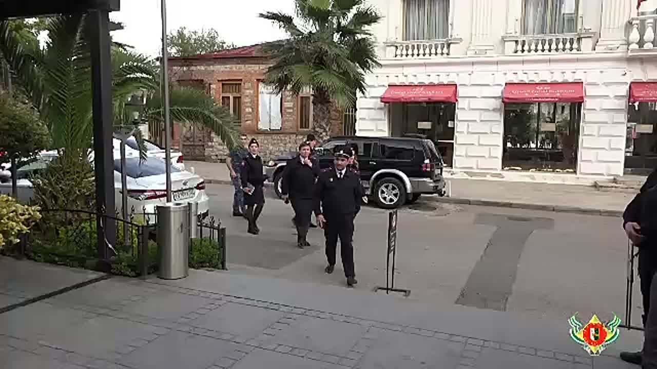 МВД Абхазии обязало администрации кафе и ресторанов размещать на дверях знаки, запрещающие вход с оружием