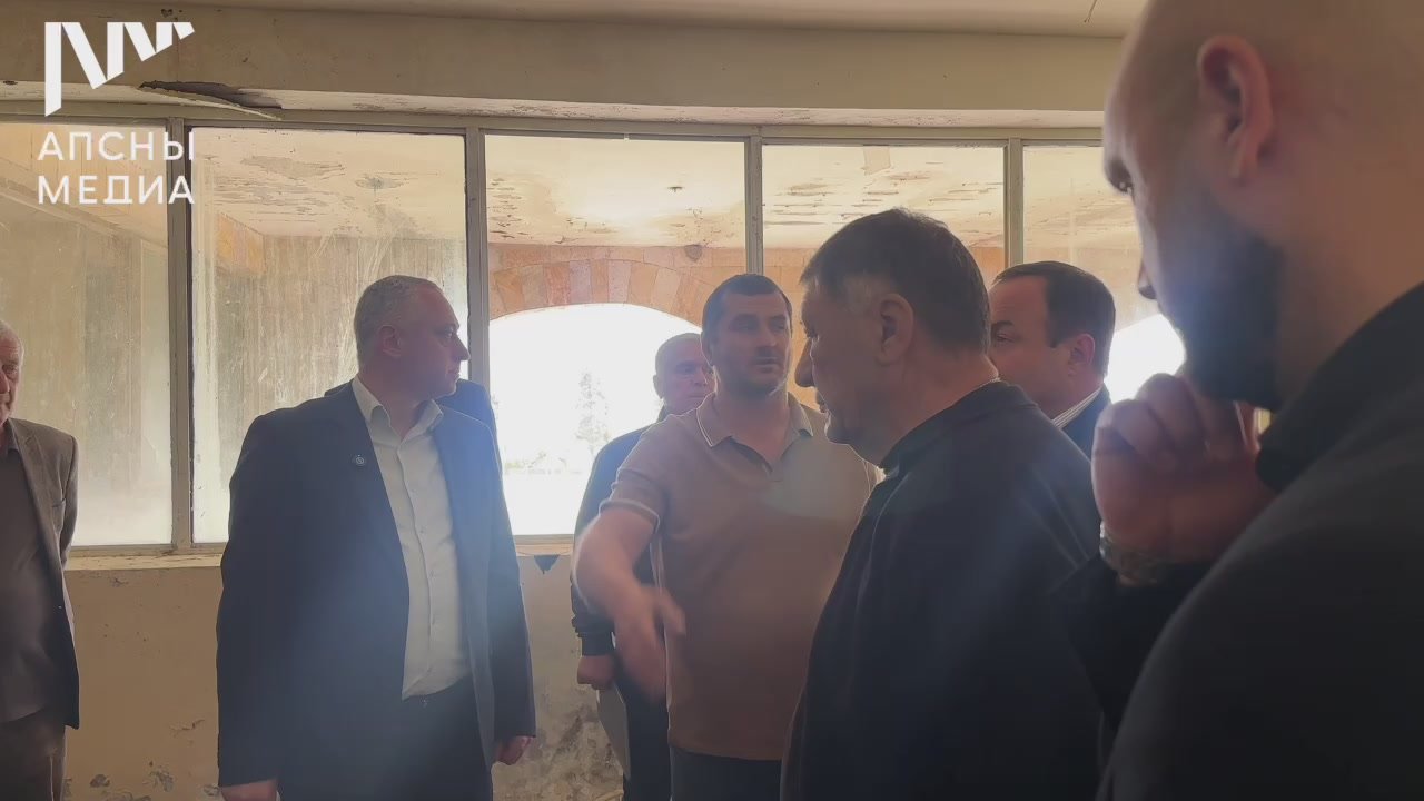 Президент Бадра Гунба посетил администрацию села Лыхны