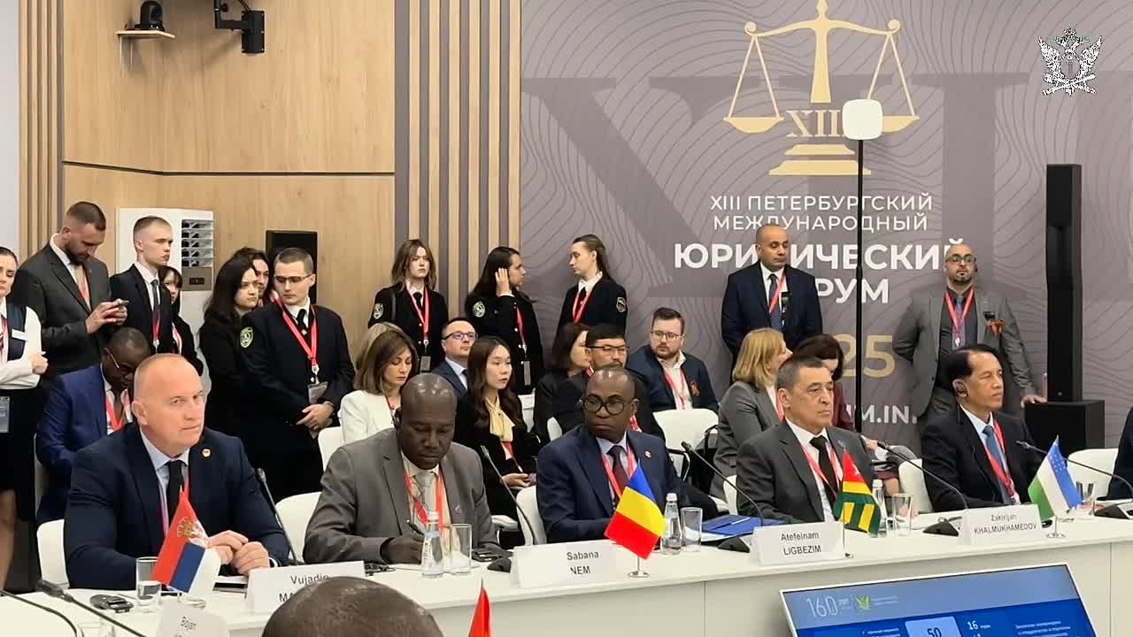 В сегодняшней сессии Службы о развитии и совершенствовании интеграционных процессов органов принудительного исполнения иностранных государств приняли участие делегаты 27 иностранных государств и 4 международных организаций