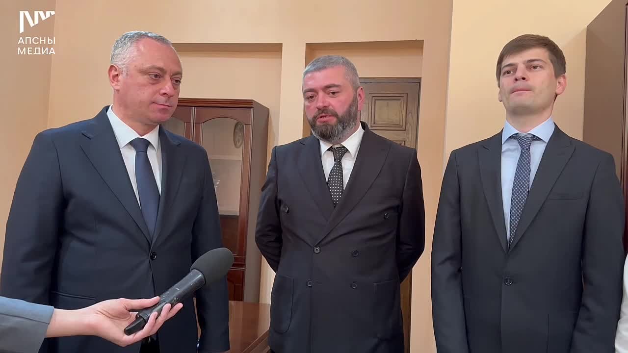 Президент Бадра Гунба представил коллективу Министерства туризма Абхазии нового главу Астамура Логуа