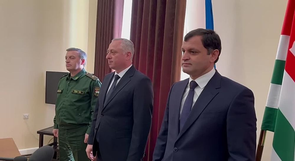 Президент Абхазии Бадра Гунба представил коллективу генерального прокурора Адгура Агрба