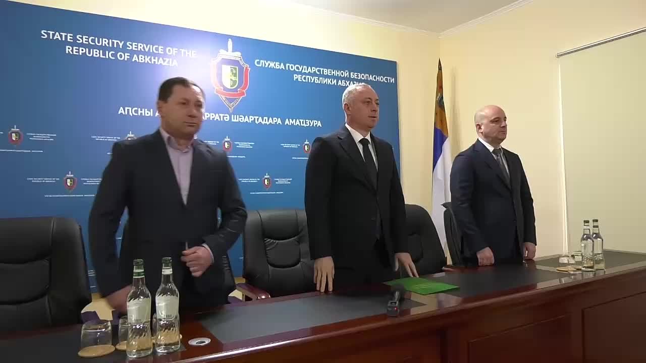 Президент Абхазии Бадра Гунба представил личному составу центрального аппарата Службы государственной безопасности нового председателя Дмитрия Дбар