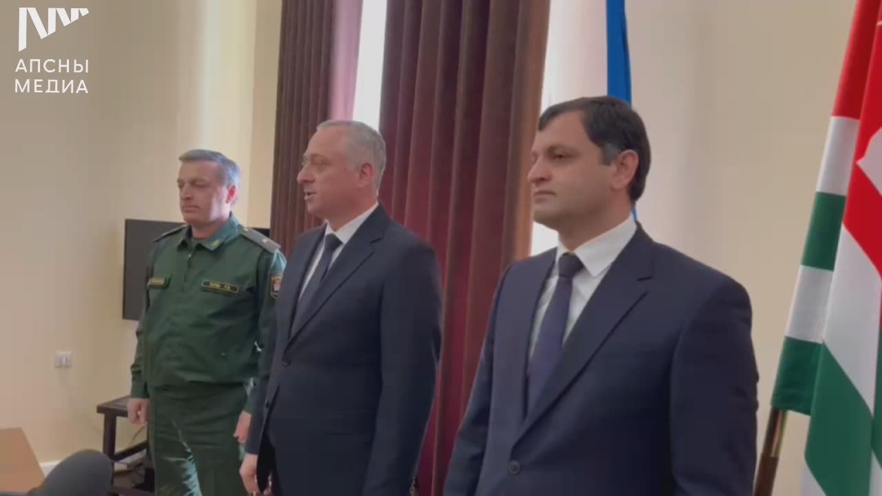 Президент Бадра Гунба представил генерального прокурора Абхазии Адгура Агрба коллективу