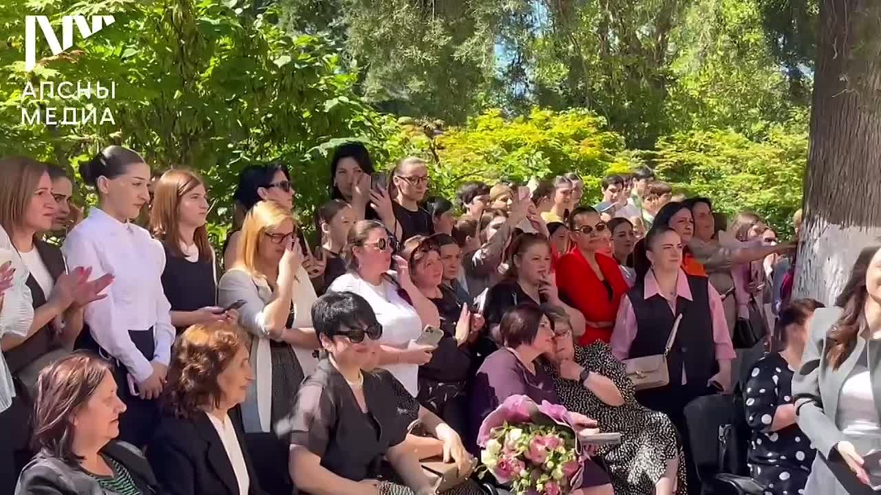 Прозвенел последний звонок для 54 выпускников в сухумской школе №5 имени Е.А. Эшба