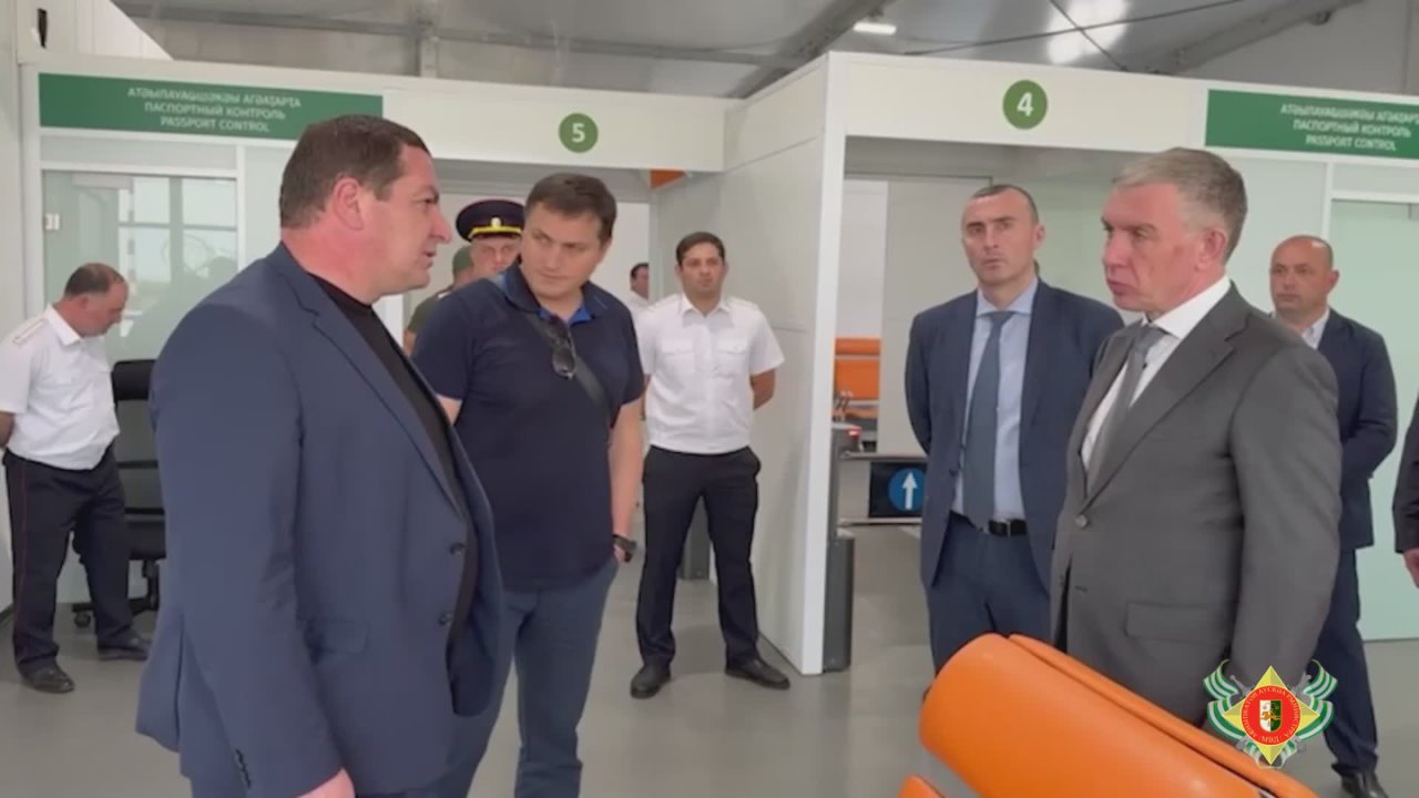 Вице-премьер, министр внутренних дел Абхазии Роберт Киут провел рабочее совещание в международном аэропорту «Сухум» имени Владислава Григорьевича Ардзинба