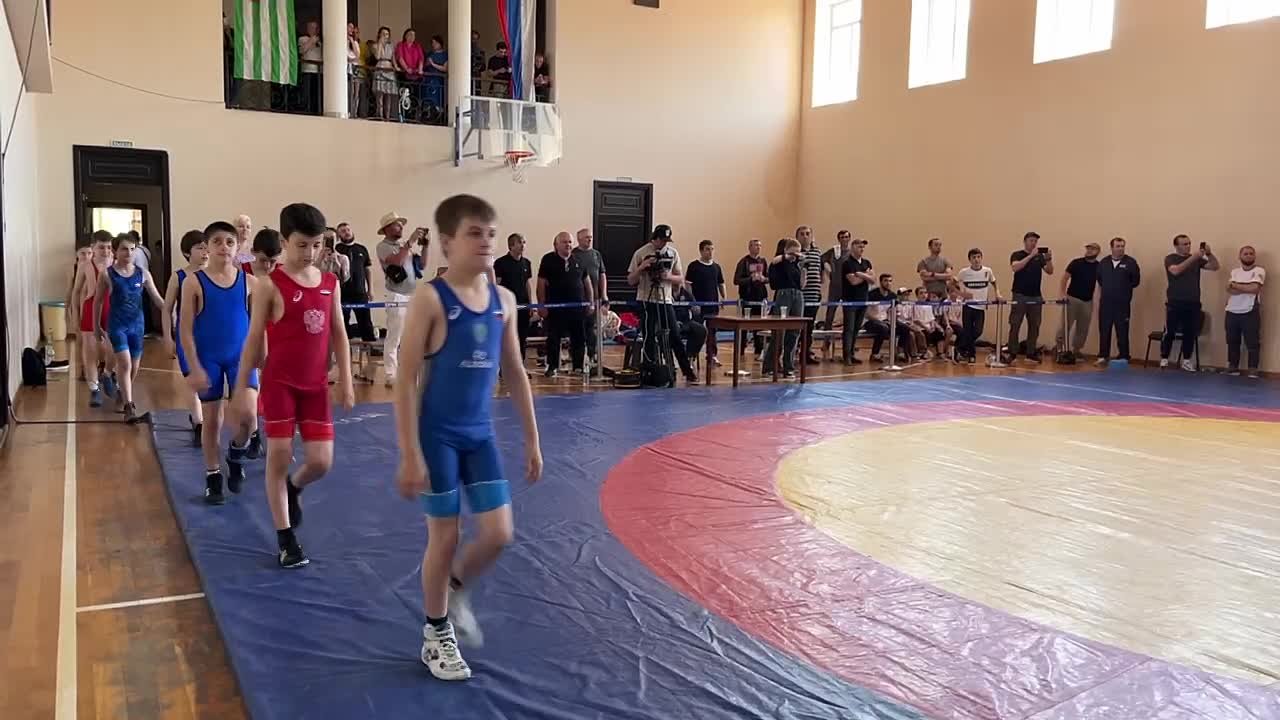 Республиканский турнир по вольной борьбе, приуроченный к 80-летию со дня рождения Владислава Ардзинба, открылся во Дворце спорта имени Сергея Багапш