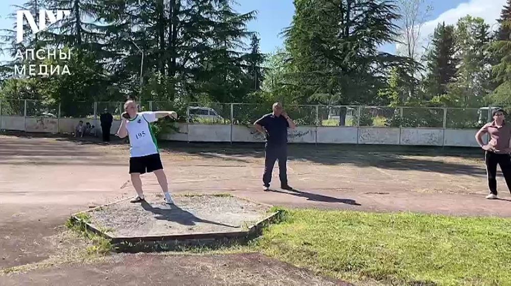 В XVIII Республиканской спартакиаде школьников, которая продлится до 19 июня, участвуют старшеклассники со всех районов и городов Абхазии