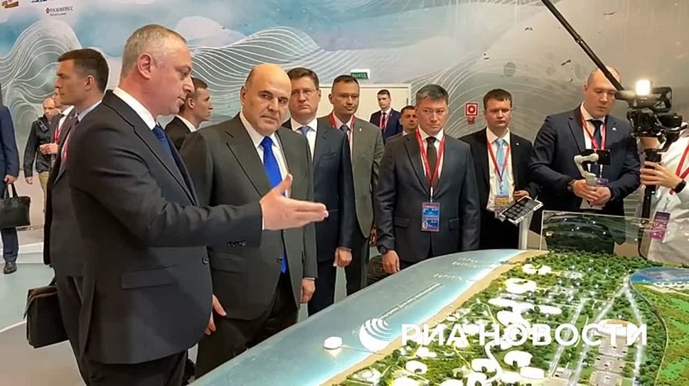 Мишустин в рамках Кавказского инвестиционного форума посетил стенд Абхазии