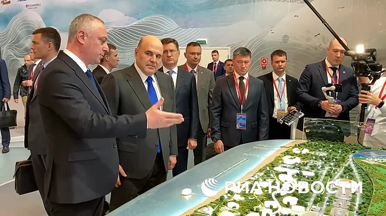 Мишустин в рамках Кавказского инвестиционного форума посетил стенд Абхазии